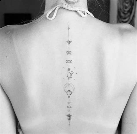 tatouage colonne vertebrale femme|85 Tatouages colonne vertébrale (épine dorsale)